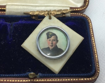 war ca 1914 French soldier silvertone sweetheart Antique photo brooch