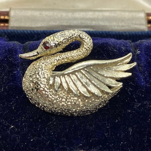 Vintage 1960s swan brooch with gemstone eye by Gerrys - signed
