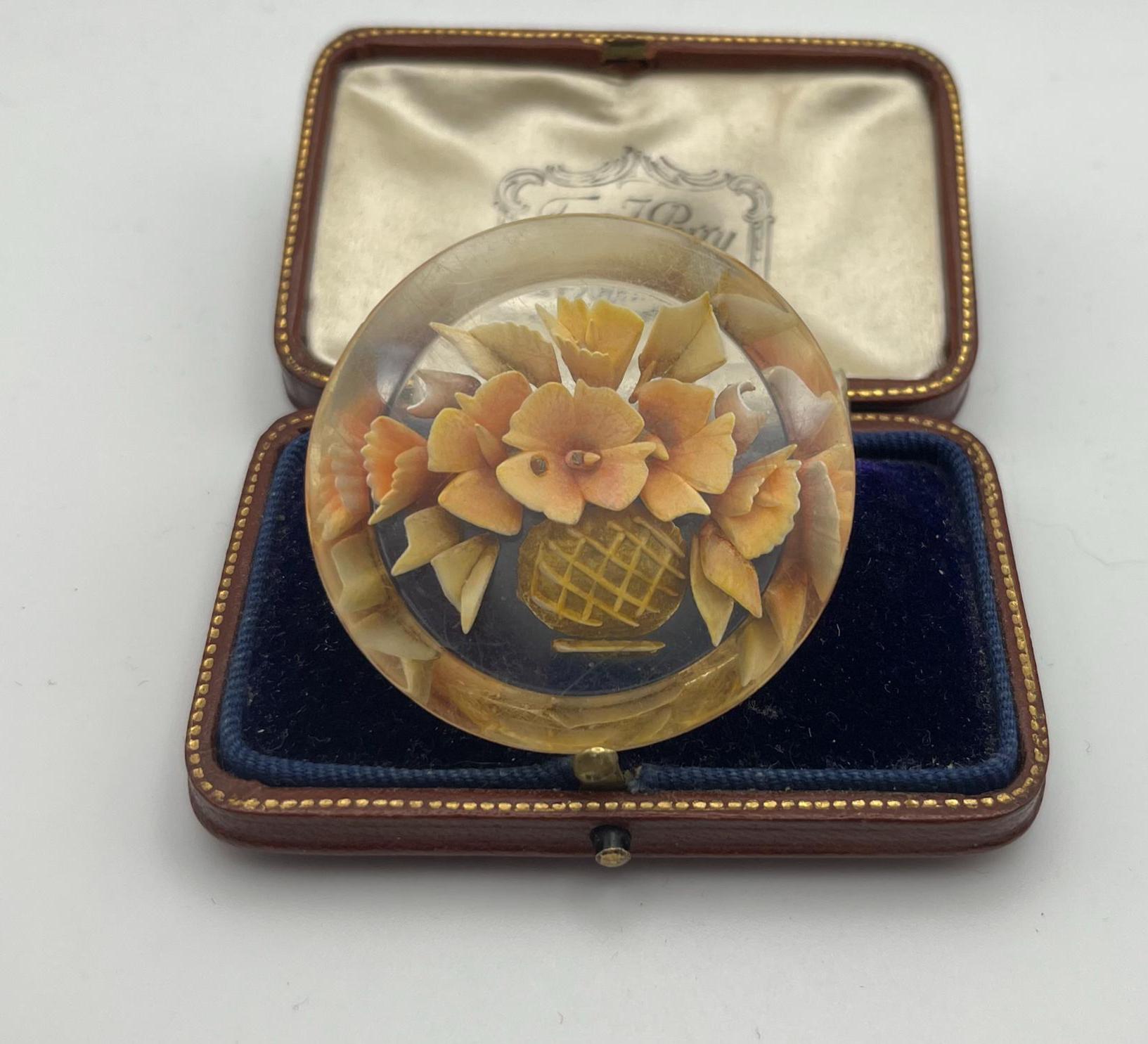 Broche Vintage Années 30 En Lucite, Décor De Bateau En Trompe-l'œil - Occasion