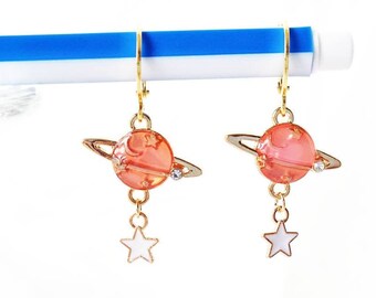 Saturnus en sterrenplaneet Oorbellen, ruimte en ster emaille bungelen oorbellen. Funky, niet lang, galaxy, tieners oorbellen