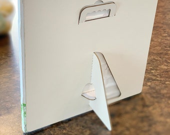 6"Title Stand SVG PDF: Laser Cut Datei, Foto Display Staffelei (Digitaler Download)