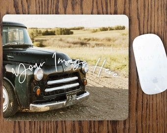 Foto Mockup - Mauspad Dye Sublimation | Geschichtete PSD + Transparentes PNG | Alphakanäle | Fügen Sie ganz einfach Ihr eigenes Bild hinzu.