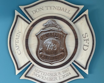 Personalisierte Feuerwehrmann Malteser Kreuz Plakette: Gravur aus Holz Ruhestand Geschenk