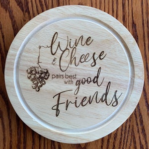 Design Digital - vinho e queijo combina melhor com bons amigos - vetor | Forja Brilhante | Laser | Tábua de corte | Charcutaria | Tábua de queijos