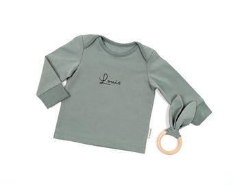 Personalisiertes Baby-Shirt uni aus Bio-Stoffen mit Greifling