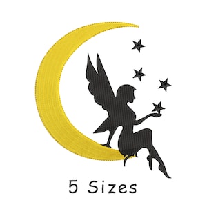 Puede incluir: Silueta negra de un hada sentada en una luna creciente amarilla con cuatro estrellas negras alrededor. El texto "5 Sizes" está debajo de la imagen.