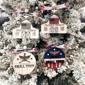Patriottisch probeer dat in een klein stadje VS ornament-bedel lasergesneden digitaal bestand | Kerst 2023 | Ontwerpen met schuur en adelaar | Amerika | Glowforge