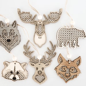 File tagliato al laser / Portachiavi in rattan / Piccoli animali in rattan / Cervo / Alce / Volpe / Lupo / Orso / Procione / Ciondoli per auto / Glowforge / Ornamento SVG