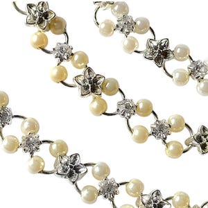 Set vintage M&S anni '90 con collana e bracciale floreali con perle finte e strass color argento.