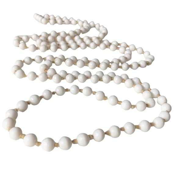 Art Deco Original Milk Glass Beaded Necklace Vint… - image 1