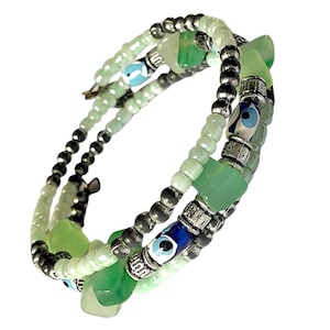Vintage 1990s Green Glass Bead Memory Wire Bracelet: Boho Cuff