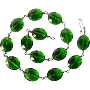 Collar de cristal verde esmeralda: joyería de plata hecha a mano