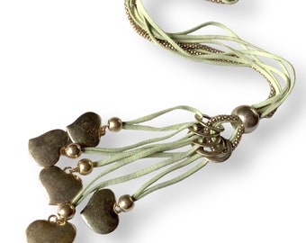 VENDU - Collier coeur vert et doré en laiton et daim, Collier coeur en laiton, Colliers vintage Royaume-Uni, Colliers pour femme, Coupé