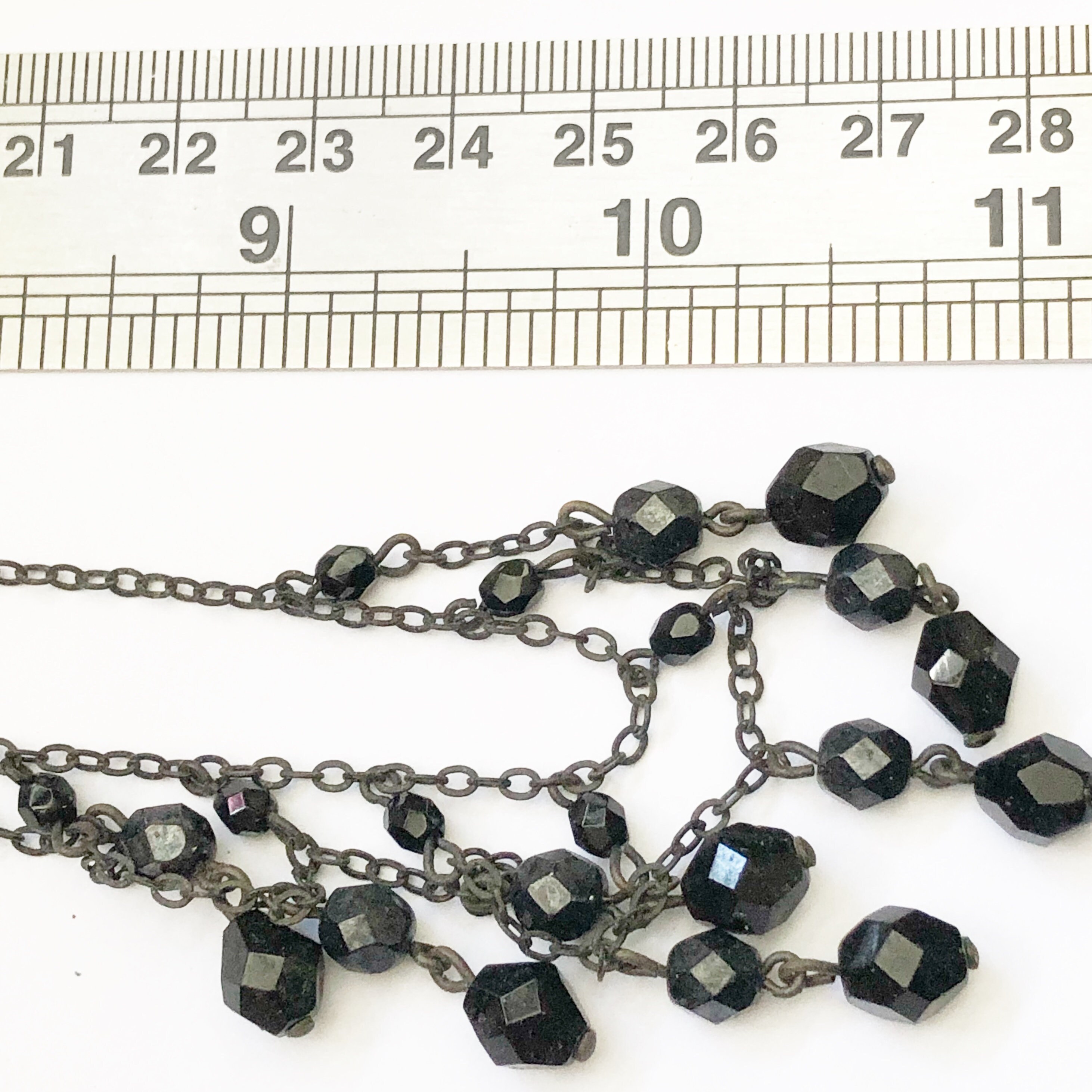 Net Chain Necklace With Black Faceted 
