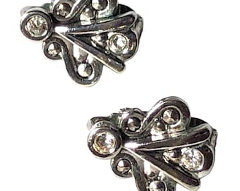 Pendientes de botón con clip de cristal y metal plateado delicado