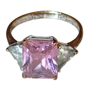 Vintage Pink Stone Trilogy Ring, Romantic 3-Stone Design, Feminine Retro Jewelry
