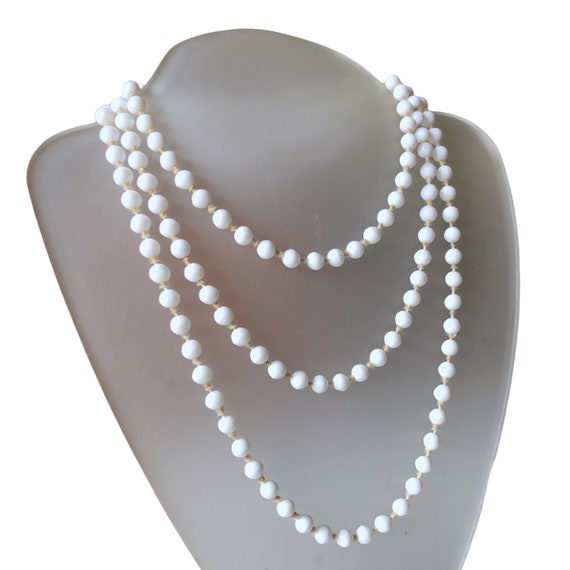 Art Deco Original Milk Glass Beaded Necklace Vint… - image 2