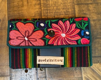Embroidered wallets- Wrist wallet, handmade in Guatemala- flower pattern