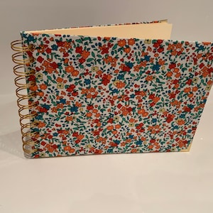 Photo album red and green floral