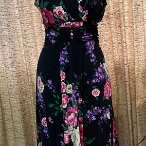 Gorgeous vintage floral sleeveless maxi dress
