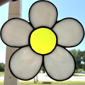 White Stained Glass Daisy
