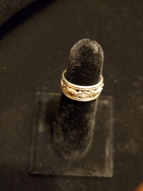 18kt white gold wedding ring