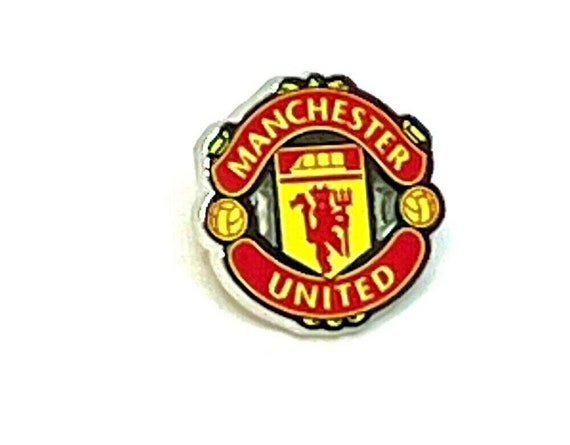 Pin Badge Brooch Butterfly T-Shirt Ferdinand 6 Manchester United Football Club 