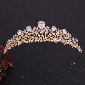 Tiara tiara bridal hair accessories, wedding hair accessories high-quality bridal hair jewelry from Brautschmuck Vumari image 5