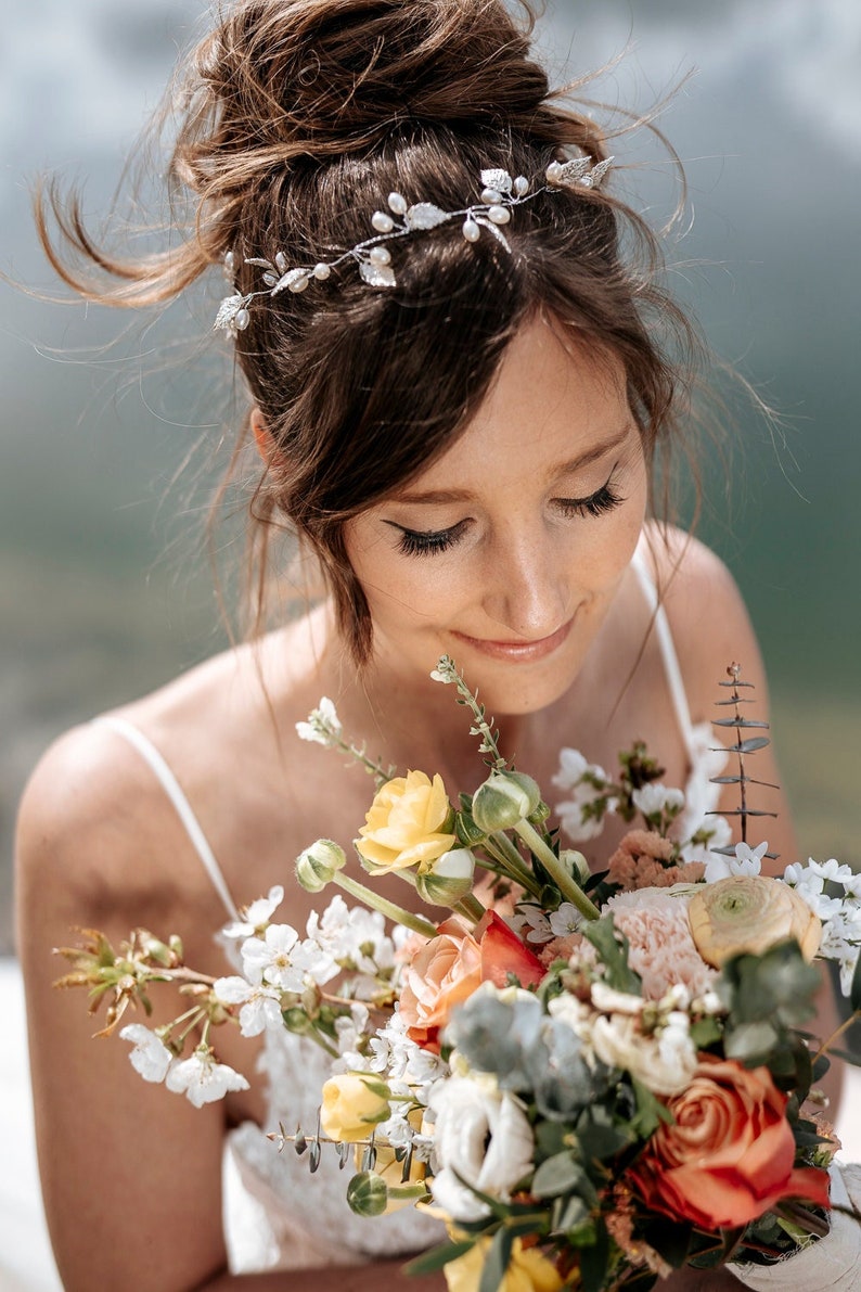 Haarranke / Haarrebe Haarschmuck, Braut Kopfschmuck für deine Hochzeit Haar Rebe Stirnband Blattform mit Perlen Vumari Gold und Silber Bild 2