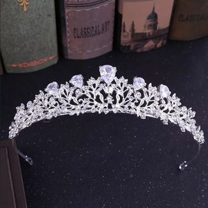 Tiara tiara bridal hair accessories, wedding hair accessories high-quality bridal hair jewelry from Brautschmuck Vumari image 1