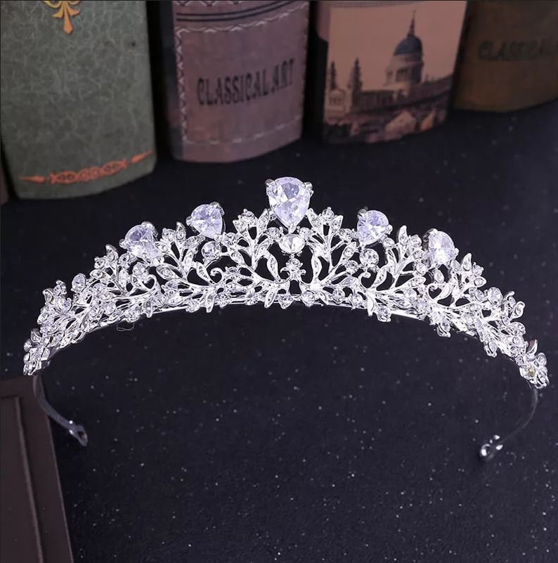 Tiara tiara bridal hair accessories, wedding hair accessories high-quality bridal hair jewelry from Brautschmuck Vumari image 1