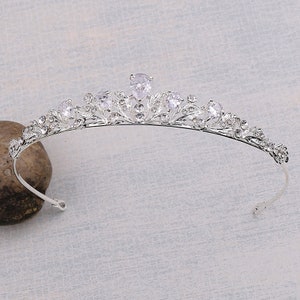 Tiara tiara bridal hair accessories, wedding hair accessories - high-quality bridal hair jewelry from Brautschmuck Vumari