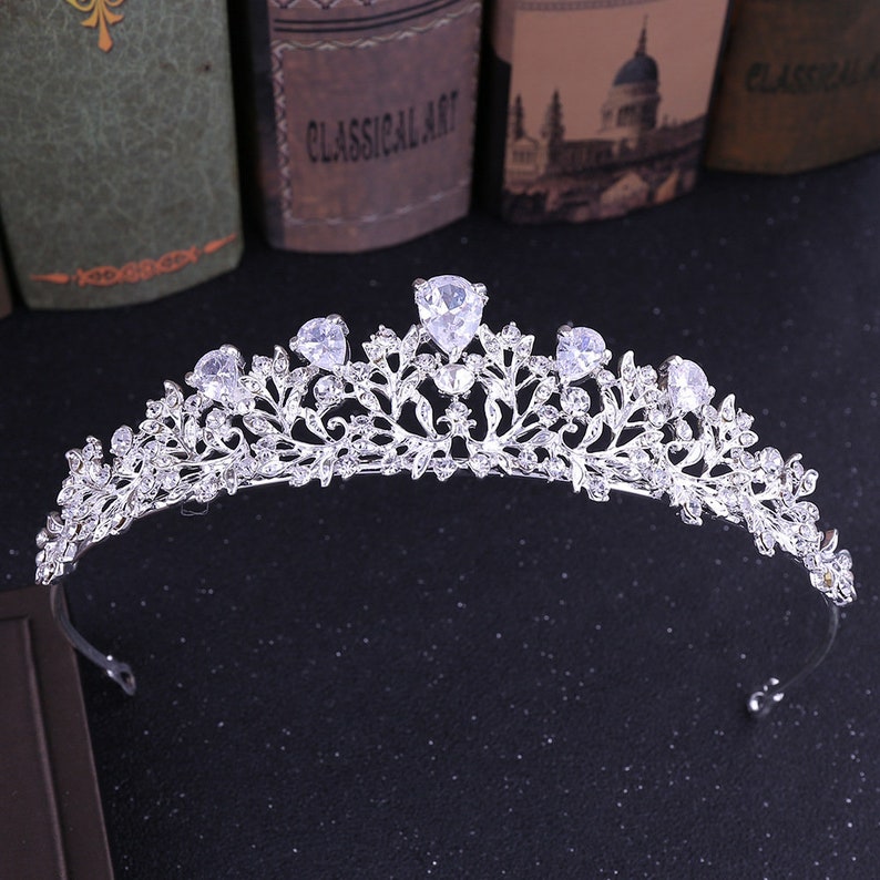 Tiara tiara bridal hair accessories, wedding hair accessories high-quality bridal hair jewelry from Brautschmuck Vumari image 3