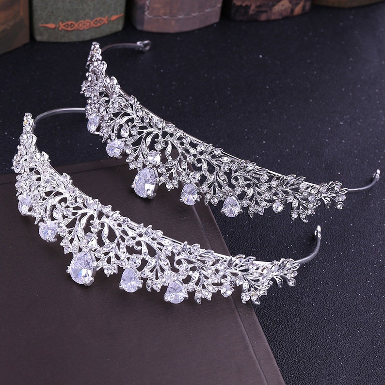 Tiara tiara bridal hair accessories, wedding hair accessories high-quality bridal hair jewelry from Brautschmuck Vumari image 4