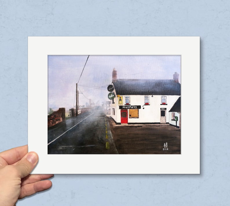 Impression du village de Ballymurphy : oeuvre d'art murale de pub irlandais Foggy Day (montage 10 x 8) Mounted Print