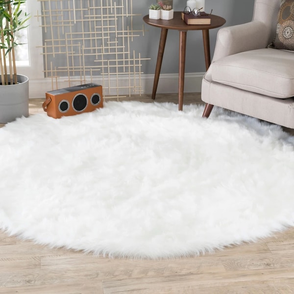 Faux Fur Snow White Shaggy 5' Round Area Rug