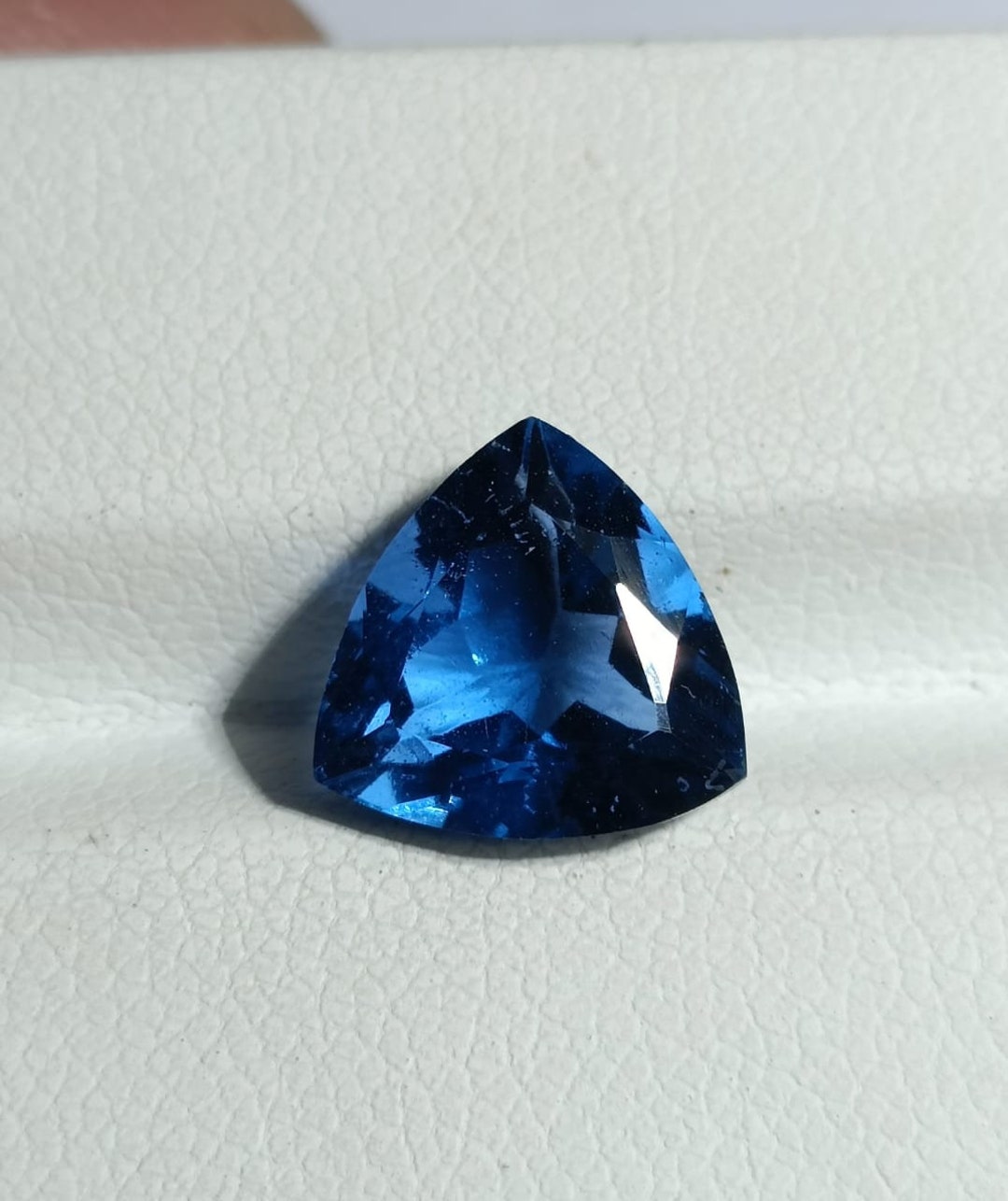 Extremely Rare Colour Change Effect Natural Fluorite Faceted Trillion ...