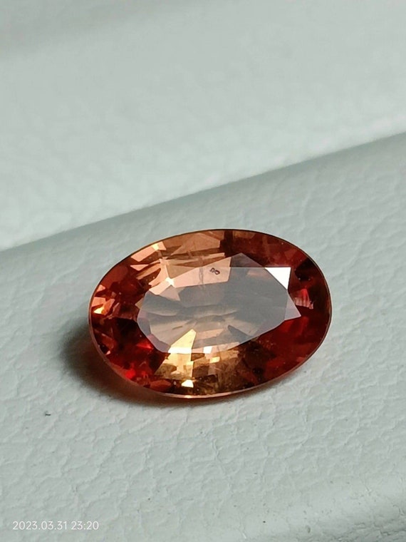 Saphir Orange Padparadscha Naturel 1,34 Ct - Ovale, Taille 7.75x6.04 Mm, Certifié, Neuf Avec étiquette