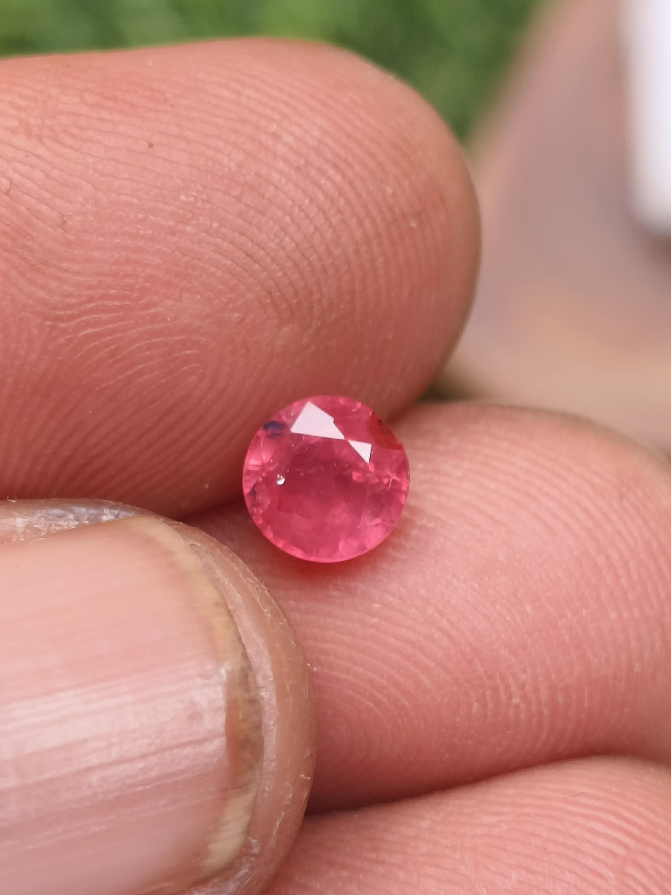 A magnificent and monumental 15.17-carat padparadscha sapphire, the rarest  of all of Ceylon's treasured jewels, dazzles in this beautiful ring. The  gem displays the pinkish-orange hue for which ..., image size:2250x3000