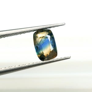 Natural Bi-Color Sapphire Faceted Cushion Shape Loose Gemstone for jewelry making