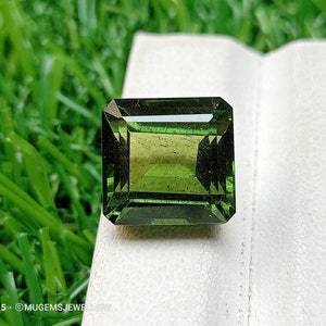 Natural green apatite faceted Gemstone emerald cut shape 12X11.6X8.1 MM loose For Jewelry Making Stone