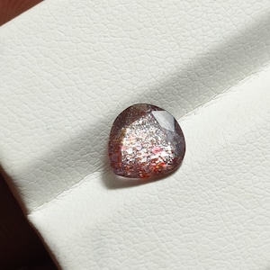 Amazing multi flakes natural bloodshot iolite sunstone faceted heart shape 7.7X7.7X3.4 MM loose gemstone for jewelry making