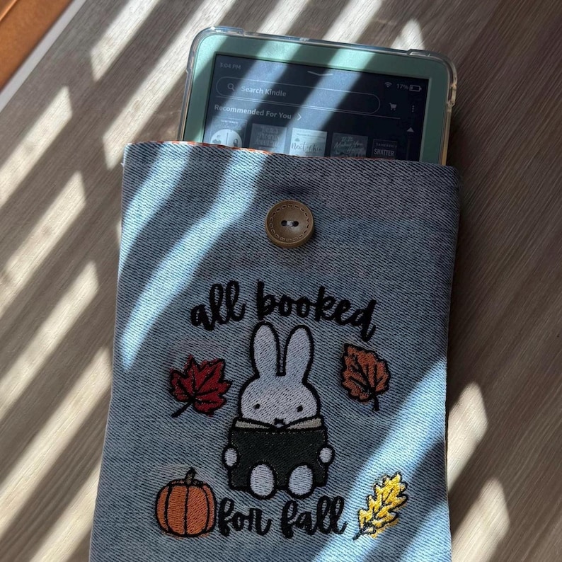 Fall Kindle case, E-Reader cover, kindle case , Gift for readers, Gift for book lovers , Gift for her , kindle sleeve , Bunny kindle case imagem 1