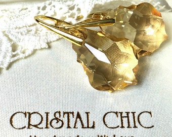 Swarovski® Golden Shadow Vanille Karamell Ohrringe | Brilliant Diamantförmige Kristallohrringe baumeln | Brautschmuck in Neutralen Beige Ton