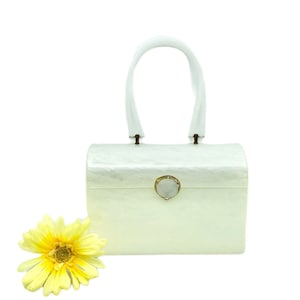 Vintage 1950&#39;s Wilardy Marbleized White Pearl Lucite Box Purse with Large Gold Tone Medallion Clasp / Excellent Condition