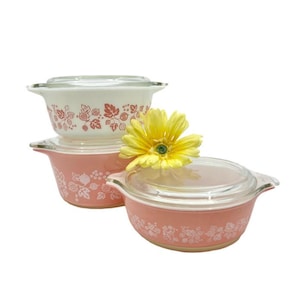 Vintage Pyrex Pink Gooseberry Casseroles Set of 3 with Lids / 1950&#39;s Pyrex Gooseberry with Lids / #471 #472 #473