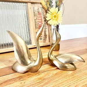 Vintage SET of 2 BEAUTIFUL Solid Brass Decorative Swans / Mid-Century Solid Brass Swans / Mid-Century Décor
