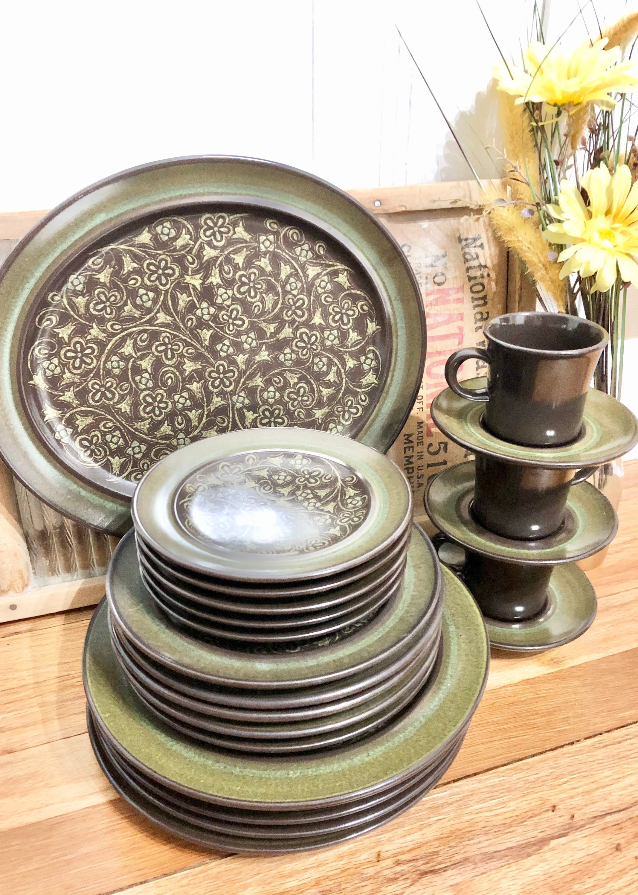 Vintage Franciscan Madeira Stoneware Dinnerware 28 Piece Set Vintage Franciscan Madeira Stoneware Dinnerware 28 Piece Set