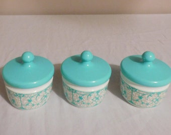 Three 1960/'s Vintage White and blue abstract design patterned plastic vanity dressing table pots with matching lids