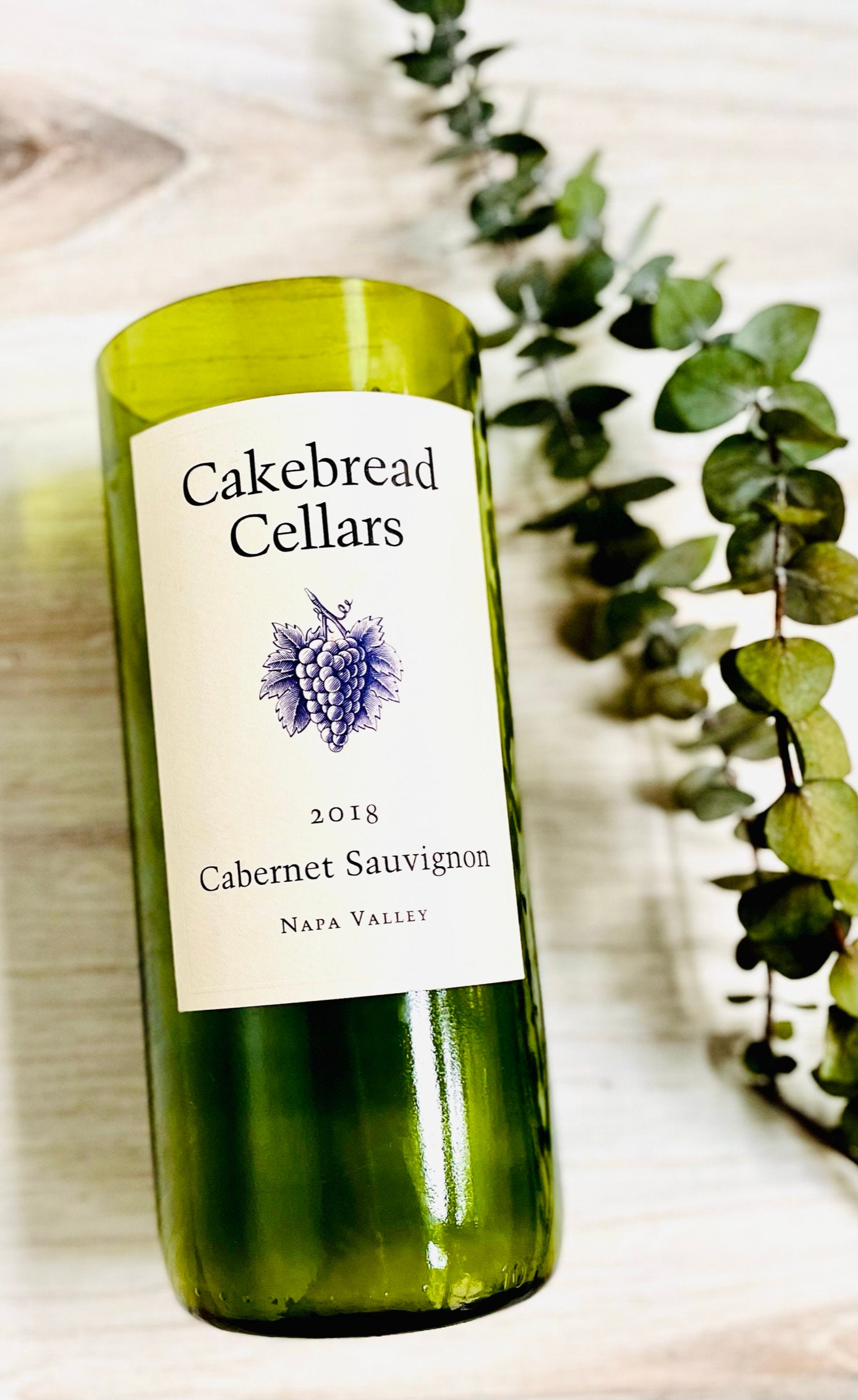 Soy Wine bottle Candle - Cabernet Scented - cakebread bottle - Hemp wick - Soy wax